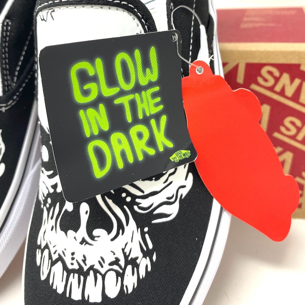 🎁 Santa Class Deal 🎁 VANS Classic Slip-On Tm Glow Skulls Black Womens Size 6.5 - Picture 11 of 12